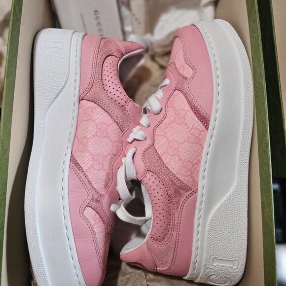 LIKE NEW PINK GUCCI SHOES - Picture 9 of 16